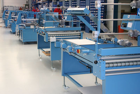 Die Folienverpackungsmaschinen für Passagierdeckenverpackung in der Kallfass Endmontage. Die Folienverpackungsmaschinen für Passagierdeckenverpackung in der Kallfass Endmontage.